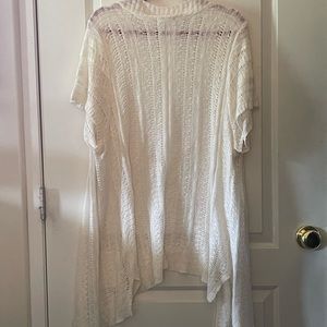 Short sleeved white knitted cardigan